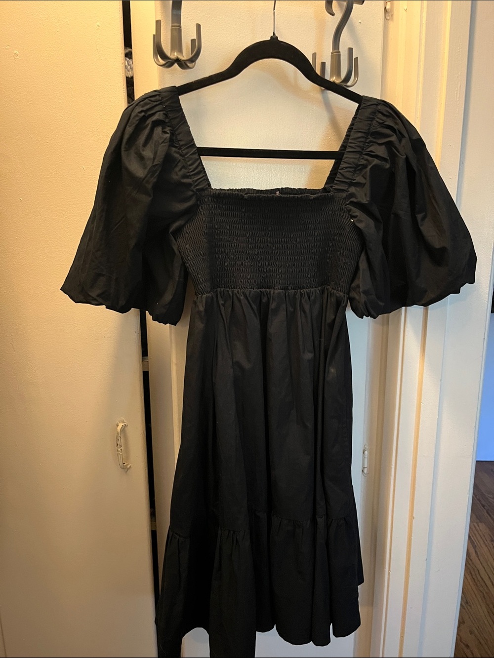 Kimchi Blue Black Puff-Sleeve Smocked Midi Dress